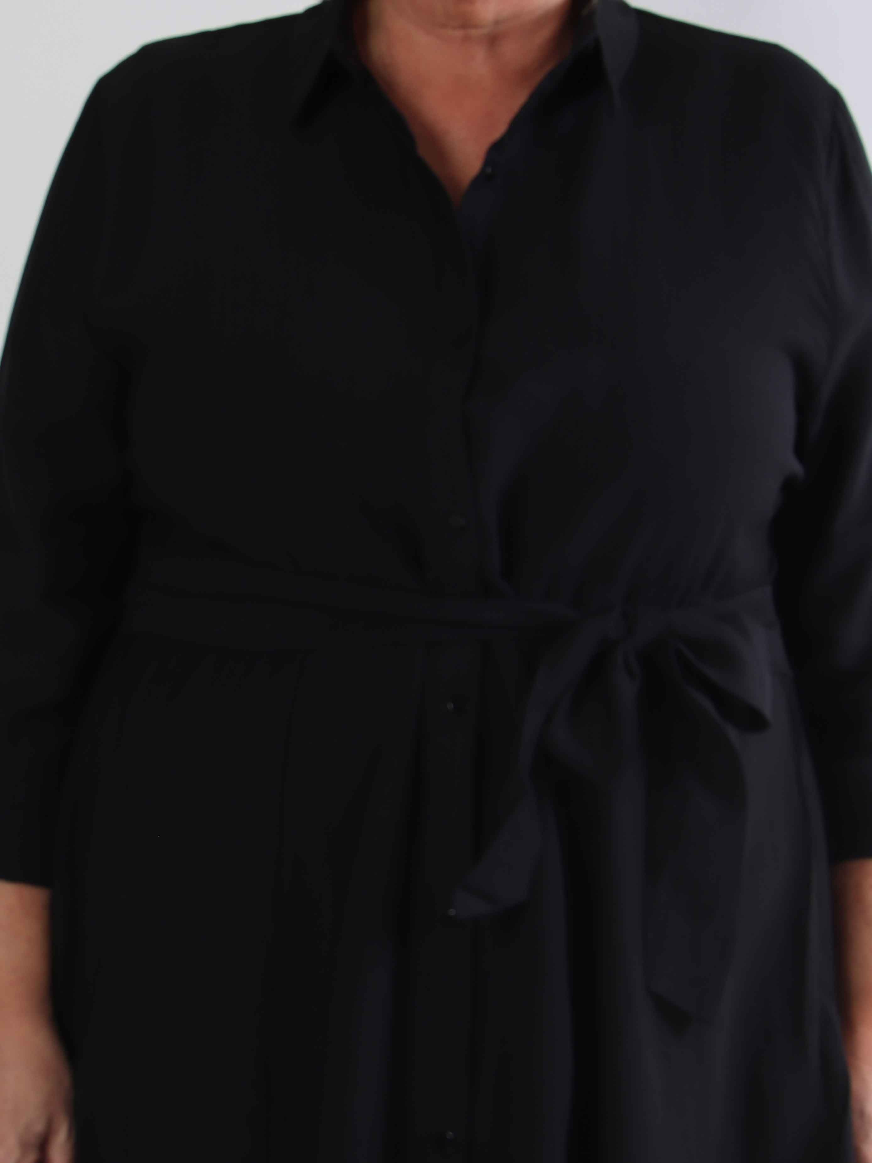 Roberta - Simpel skjortekjole i viskose med bånd i taljen